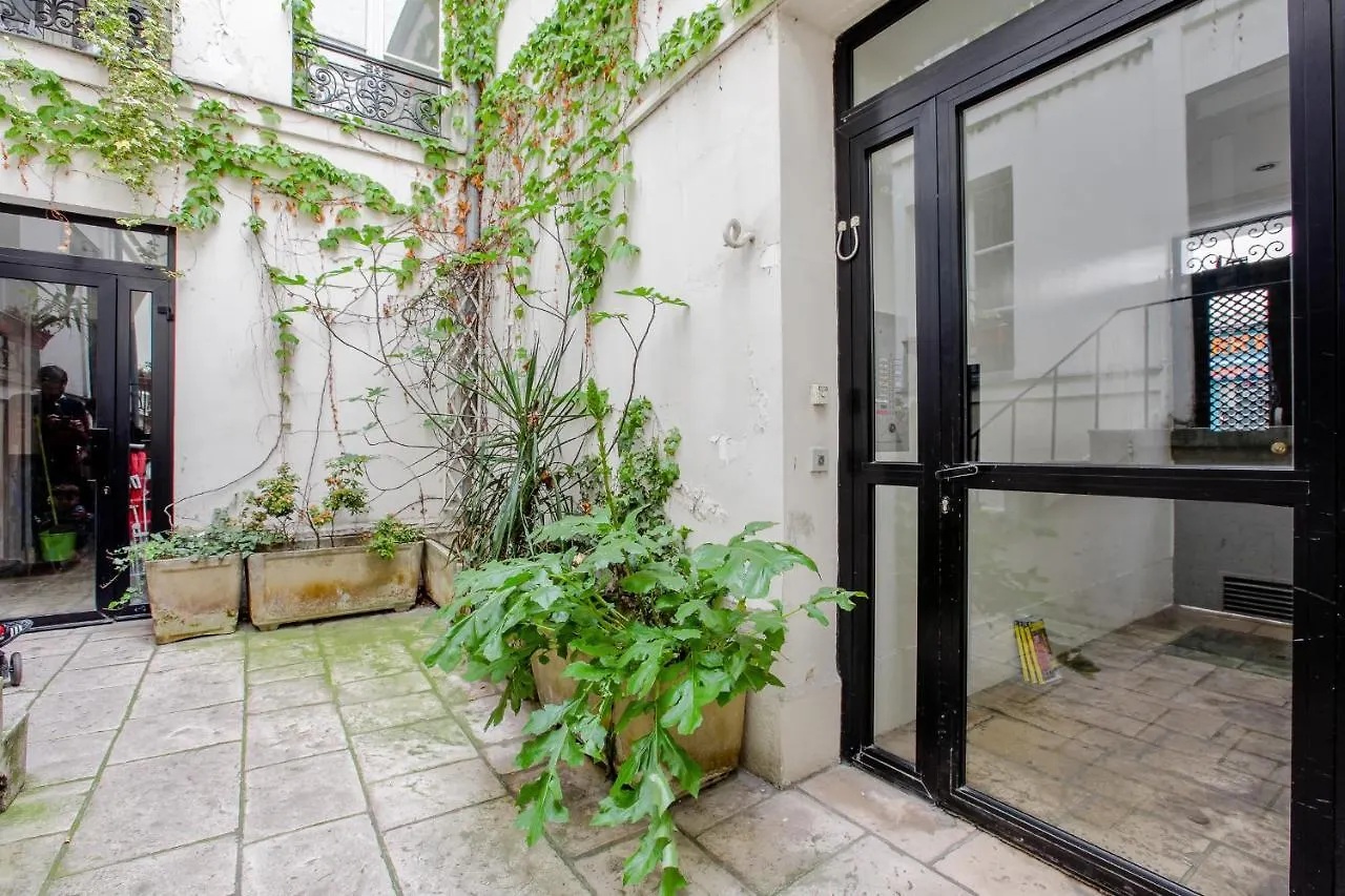 11 - Studio Design Champs Elysees Apartment Paris