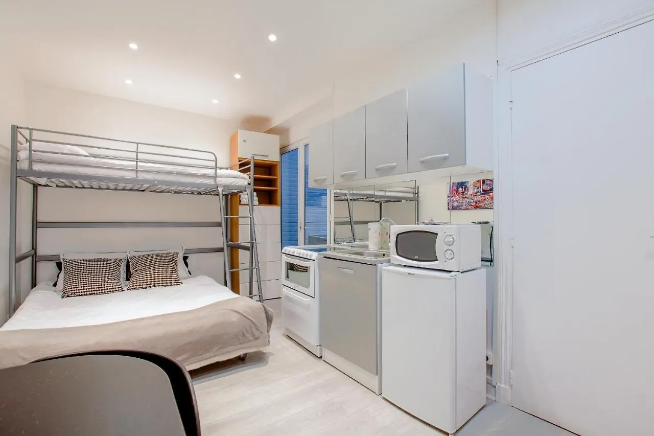 11 - Studio Design Champs Elysees Apartment *