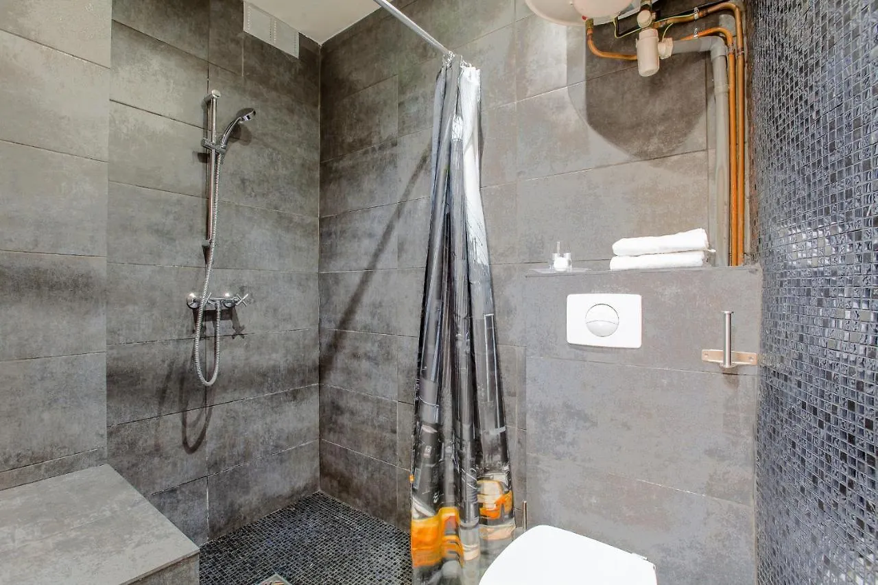 11 - Studio Design Champs Elysees Apartment *