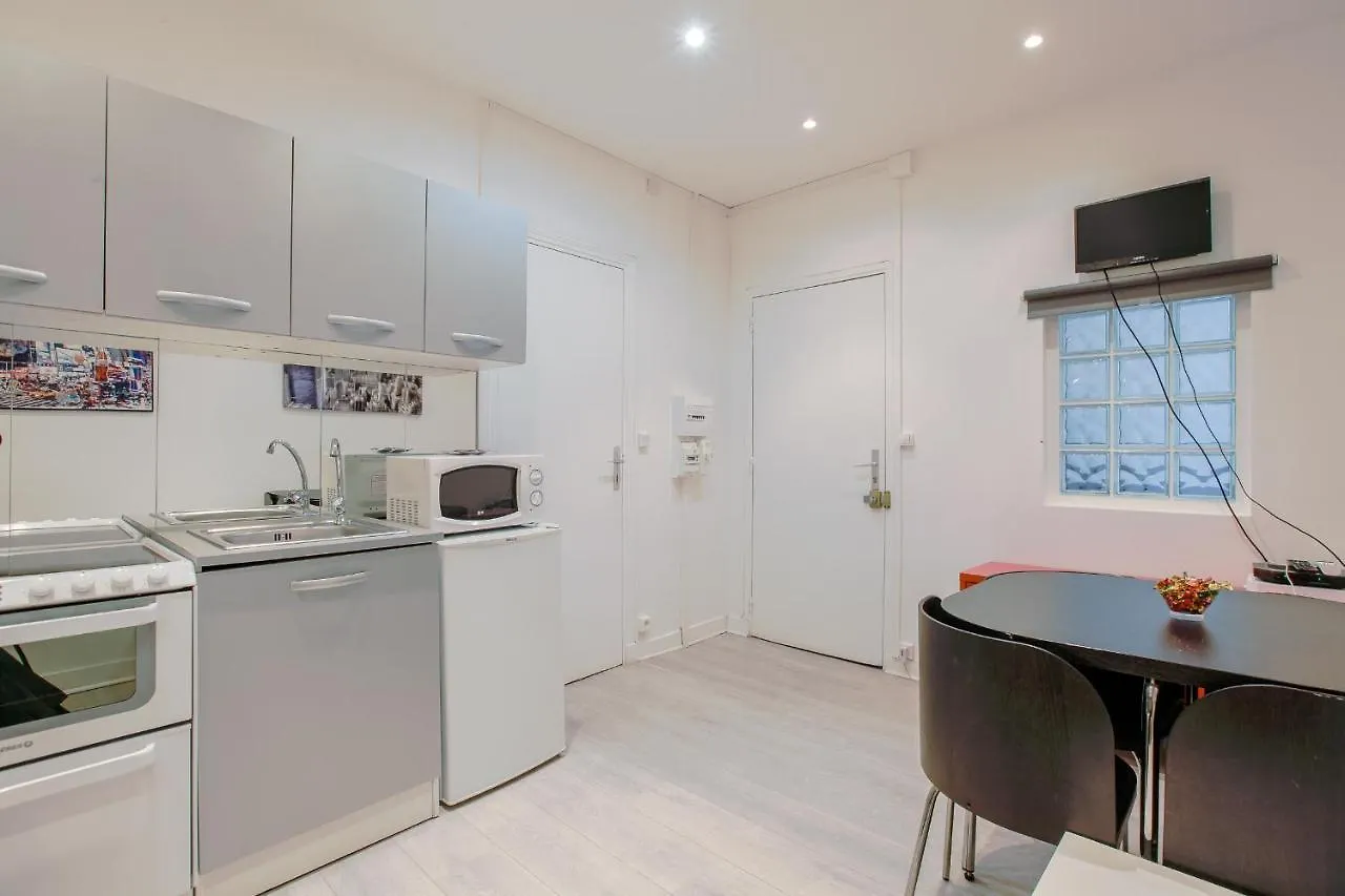 11 - Studio Design Champs Elysees Apartment *