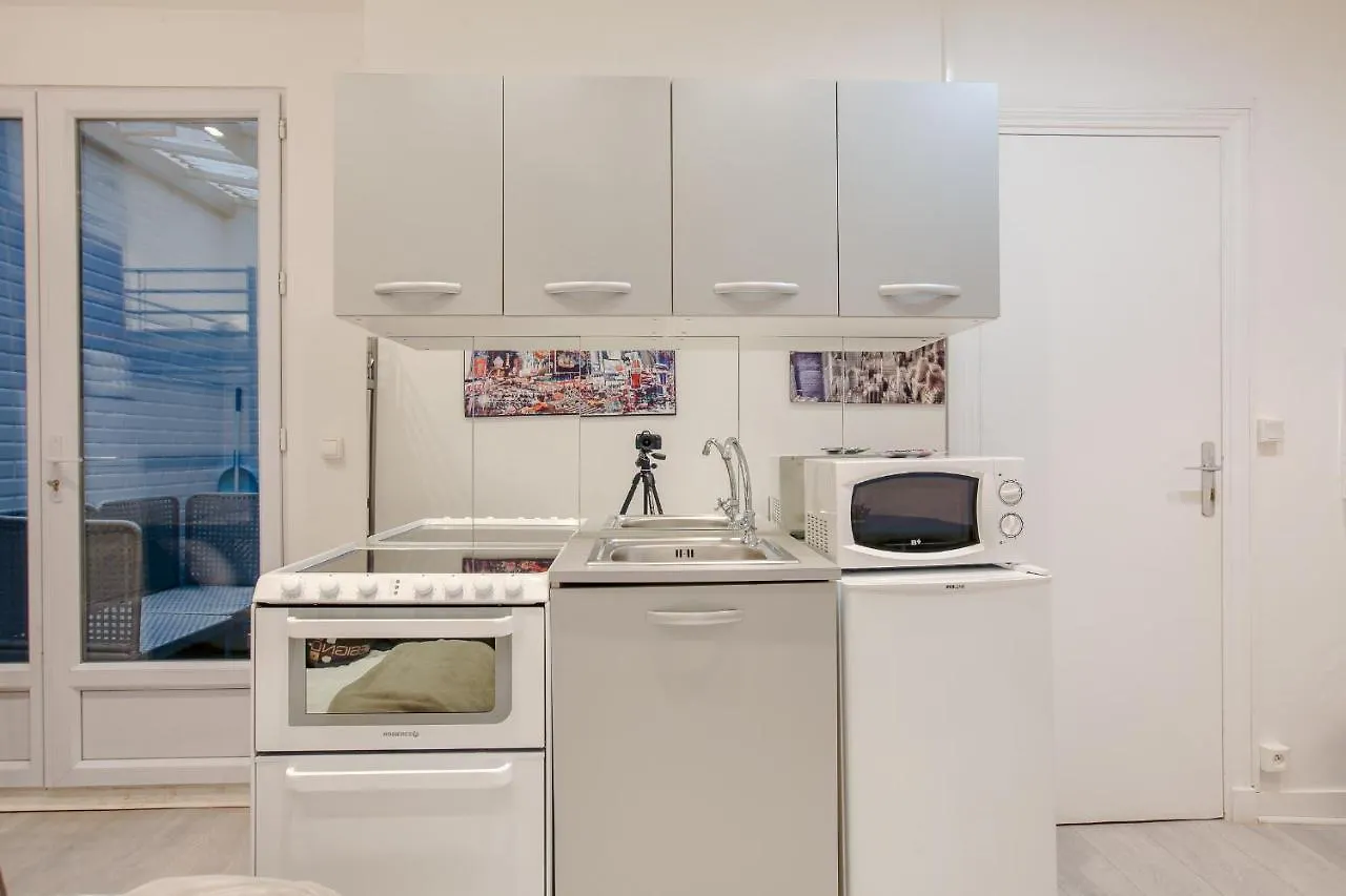 Apartment 11 - Studio Design Champs Elysees