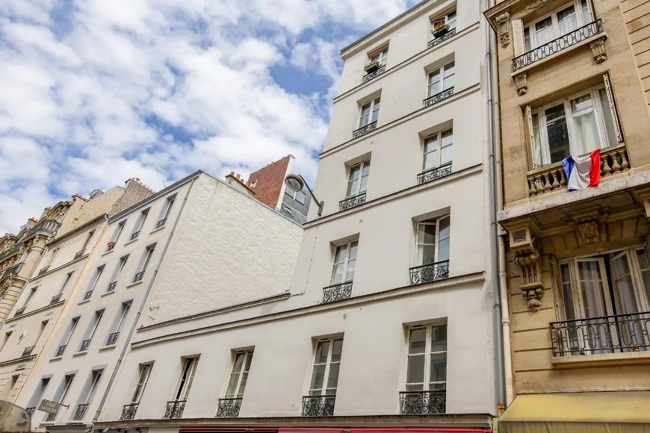 11 - Studio Design Champs Elysees Apartment *